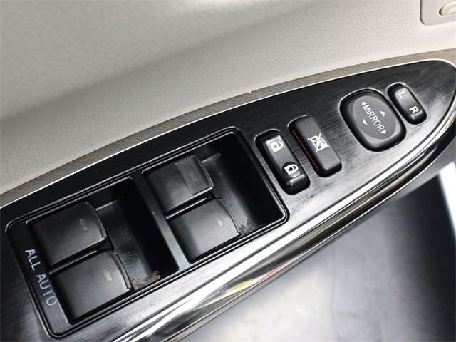 2016 Toyota Avalon Touring photo 13