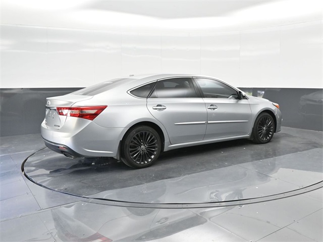 2016 Toyota Avalon Touring photo 14