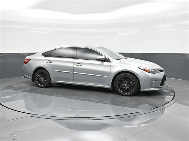 2016 Toyota Avalon Touring photo 16
