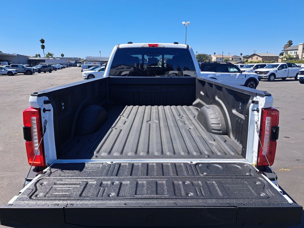 2025 Ford F-350 photo 4