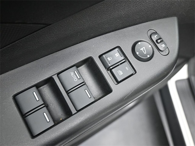 2015 Honda CR-V LX photo 12