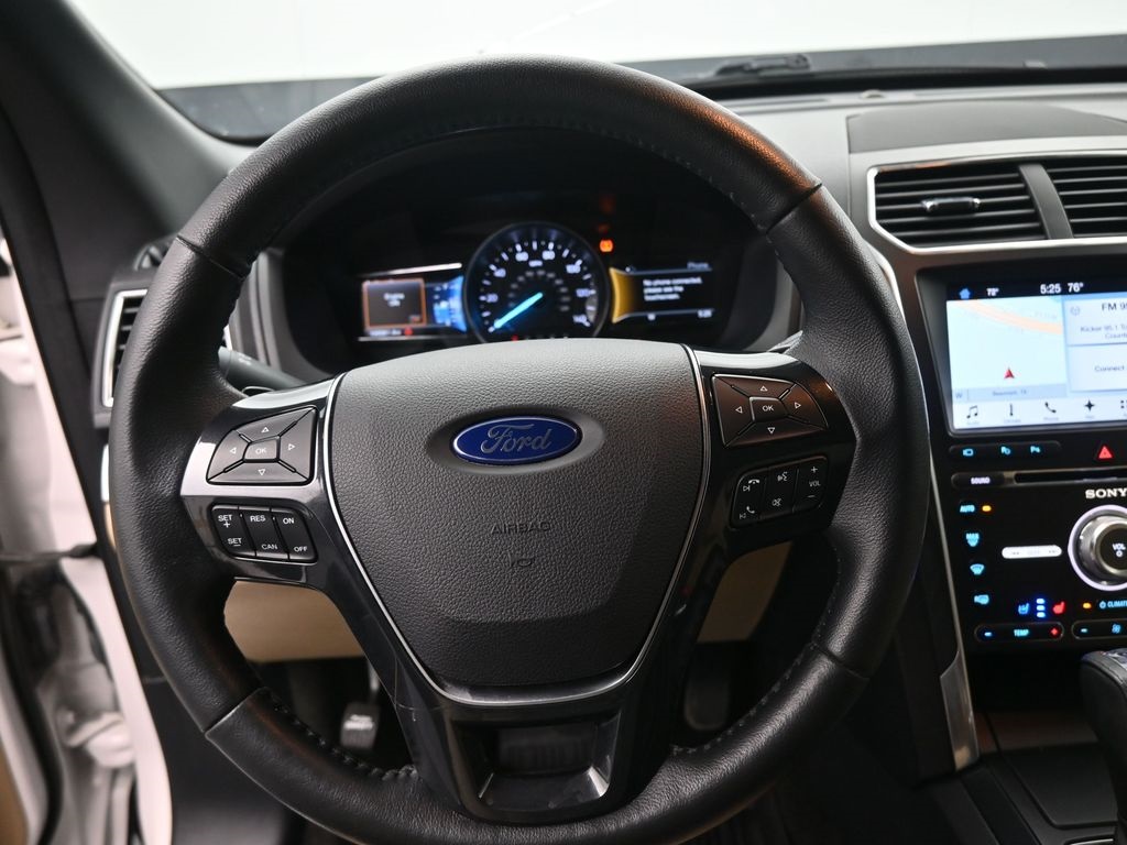 2017 Ford Explorer Limited photo 2