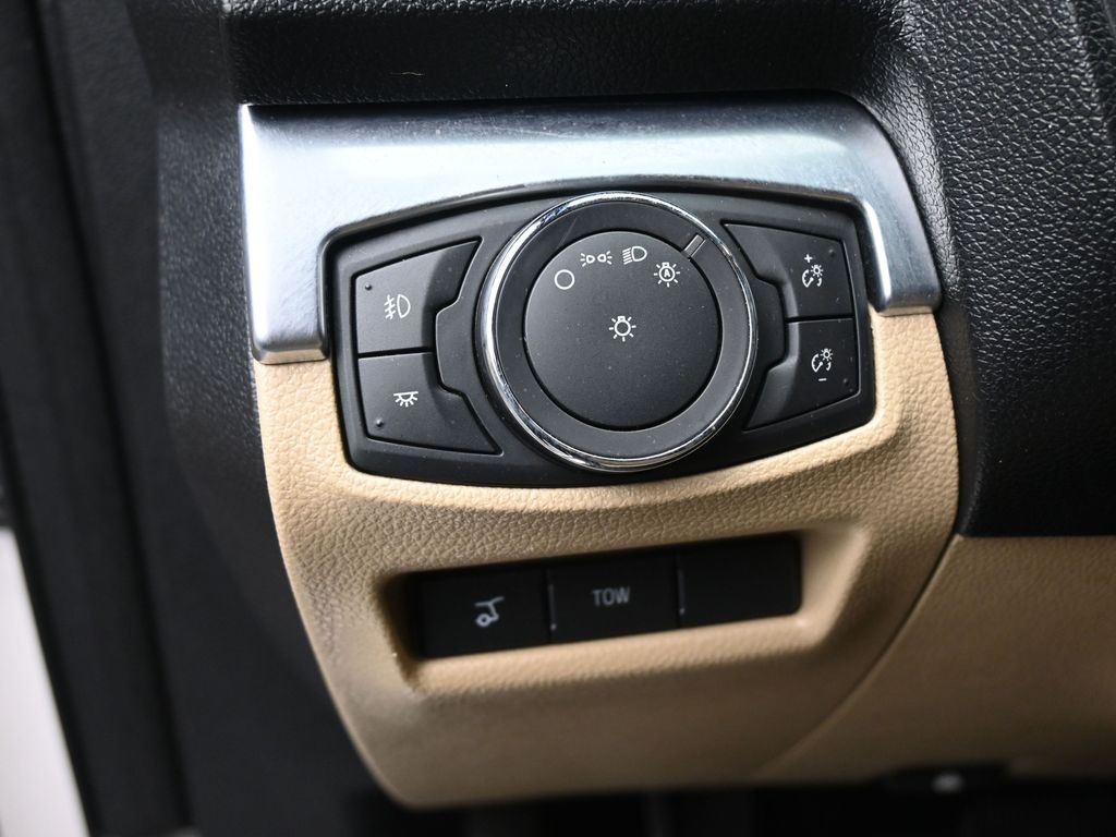 2017 Ford Explorer Limited photo 17