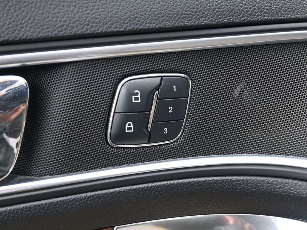 2017 Ford Explorer Limited photo 18