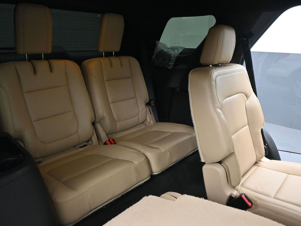 2017 Ford Explorer Limited photo 26