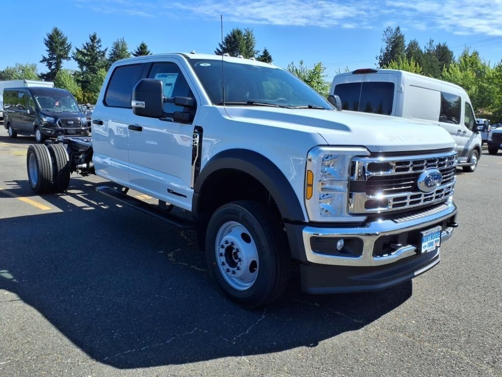 2025 Ford F-550 photo 2