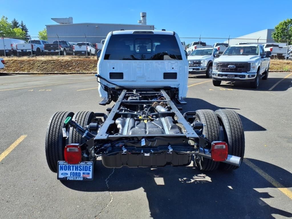 2025 Ford F-550 photo 3