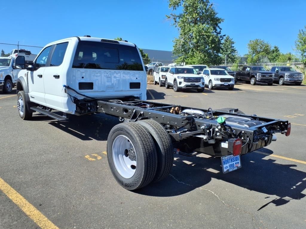 2025 Ford F-550 photo 4