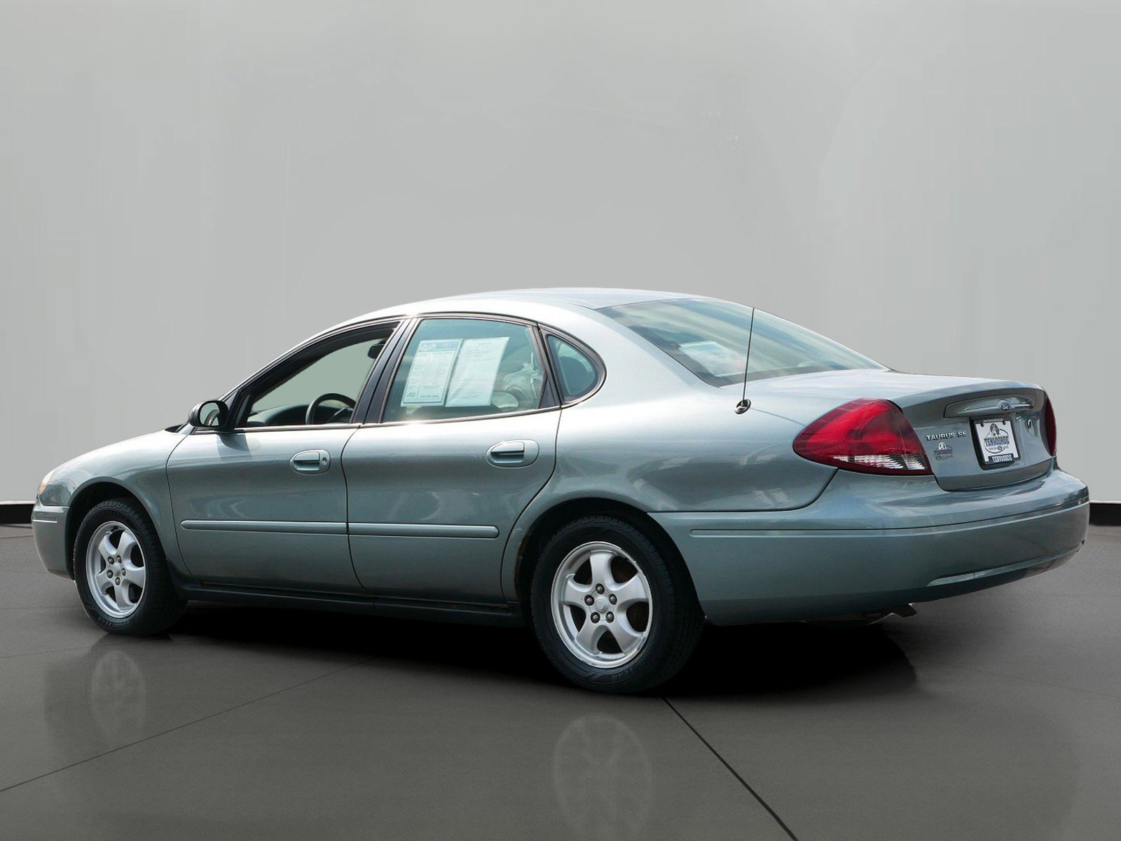 Used 2006 Ford Taurus SE with VIN 1FAFP53U96A151333 for sale in St. Cloud, Minnesota