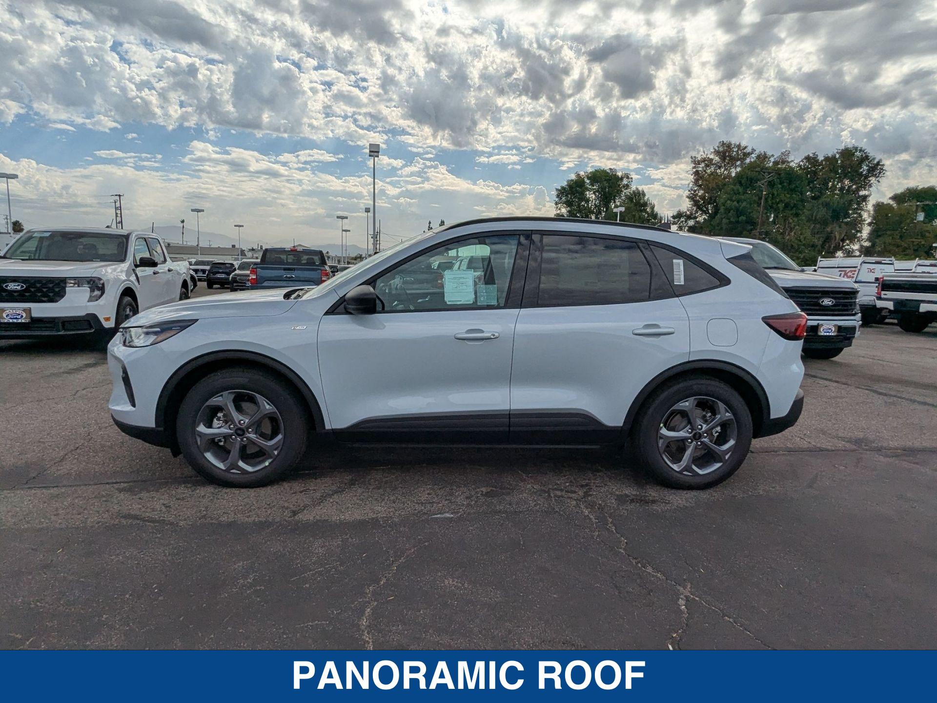 2025 Ford Escape ST-Line photo 5
