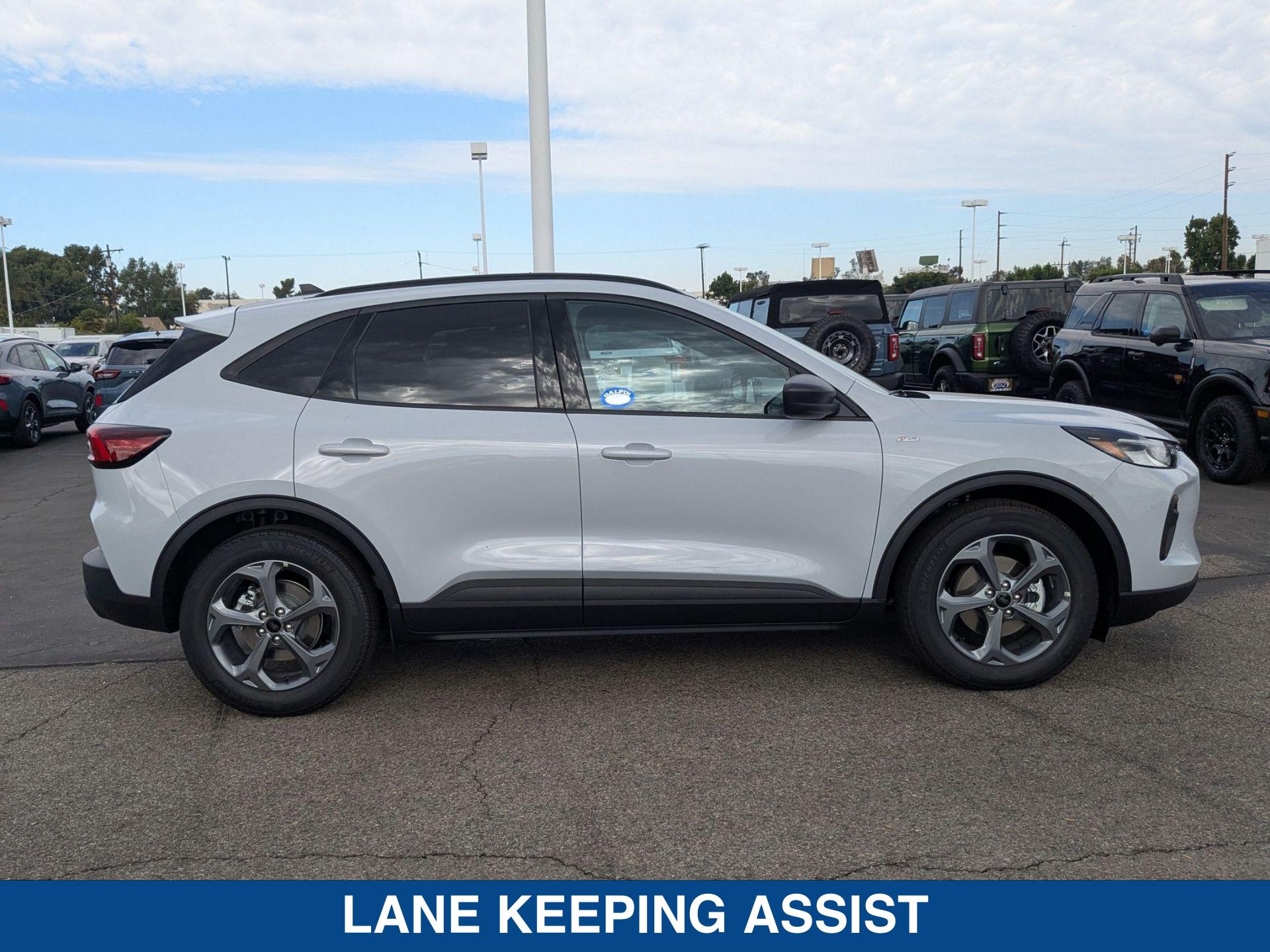 2025 Ford Escape ST-Line photo 9