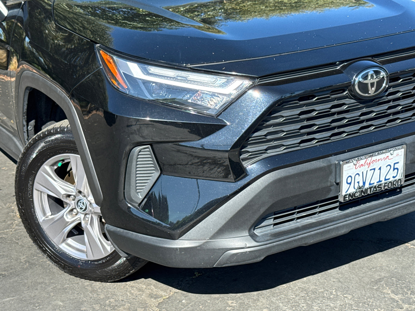 2023 Toyota RAV4 XLE photo 3