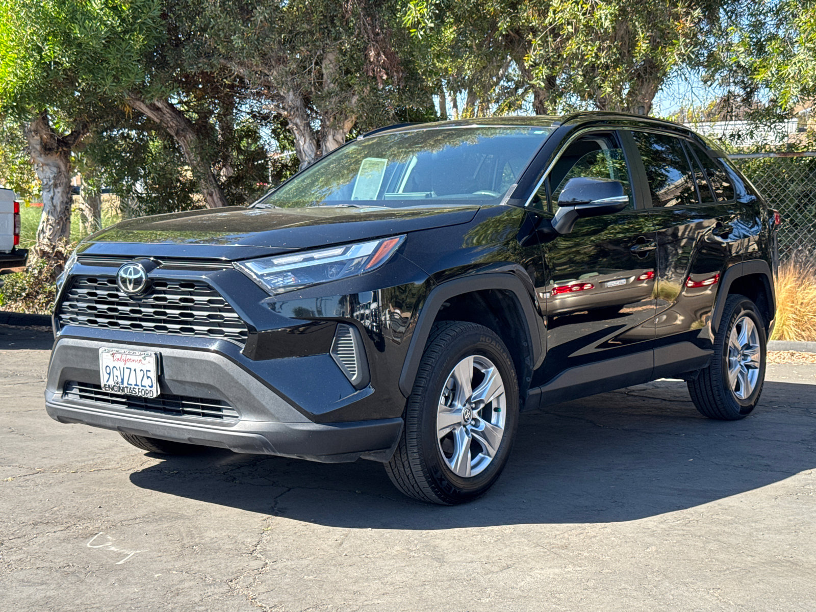 2023 Toyota RAV4 XLE photo 4
