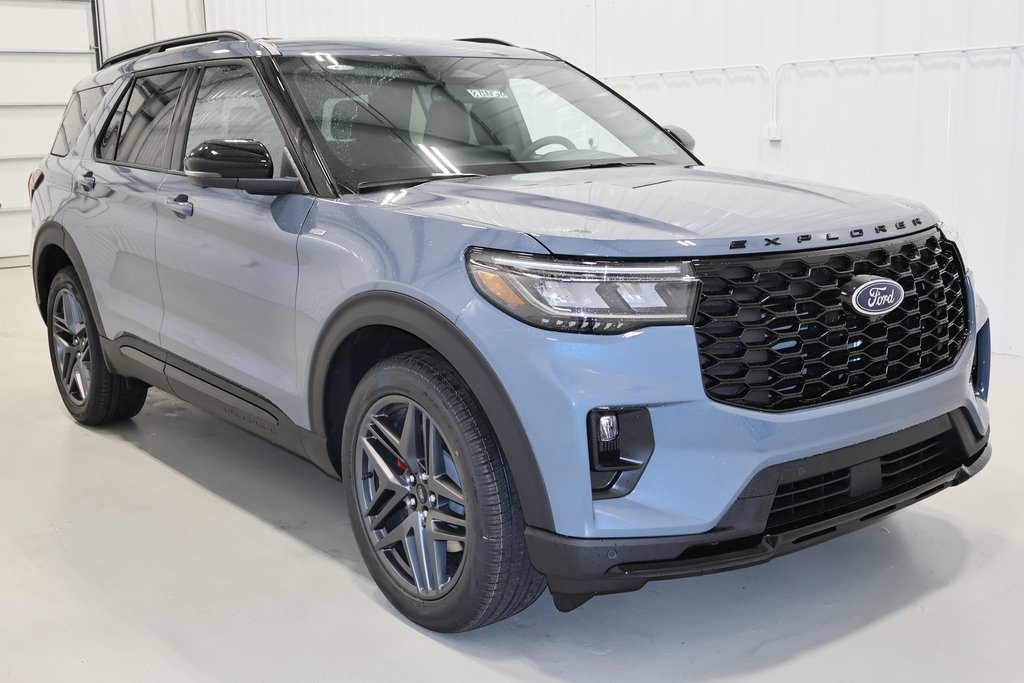 2025 Ford Explorer ST-Line photo 2