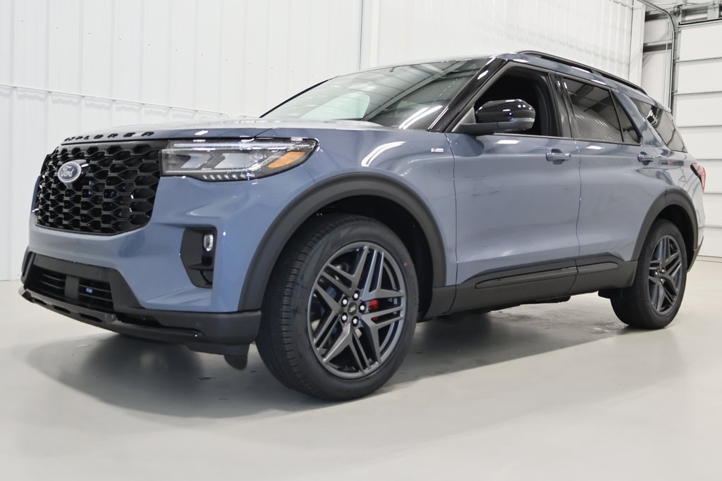 2025 Ford Explorer ST-Line photo 4