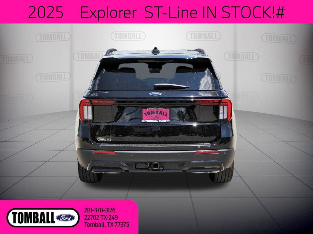 2025 Ford Explorer ST-Line photo 2