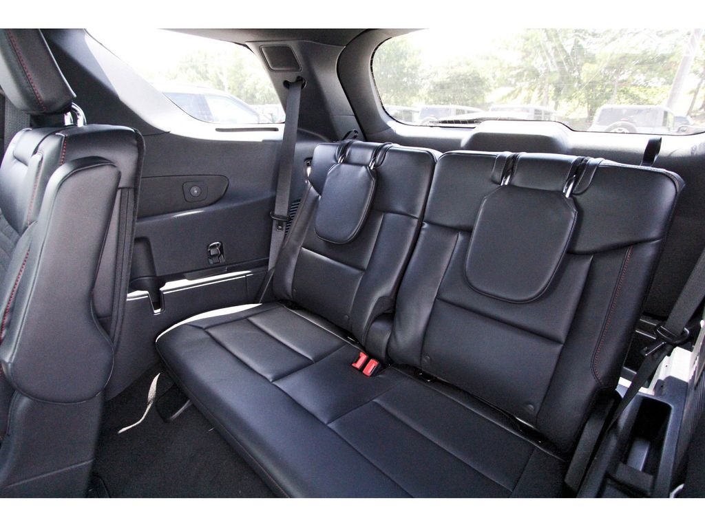 2025 Ford Explorer ST-Line photo 4