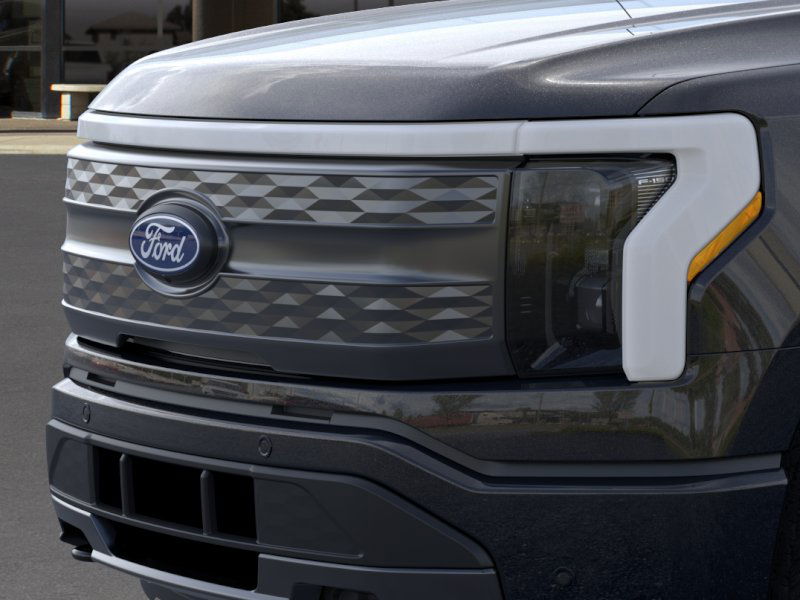 2025 Ford F-150 Lightning Lariat photo 15