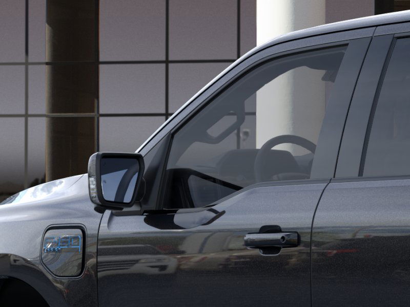 2025 Ford F-150 Lightning Lariat photo 18