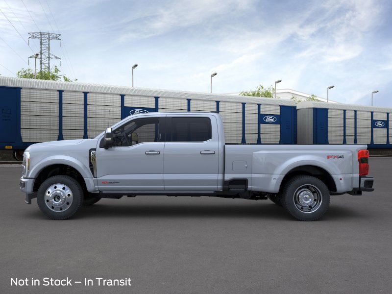 2025 Ford F-450 photo 3