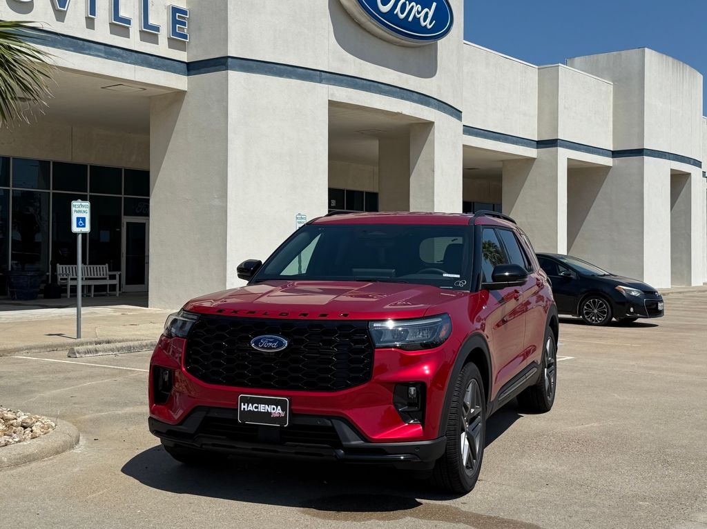 2025 Ford Explorer ST-Line photo 2