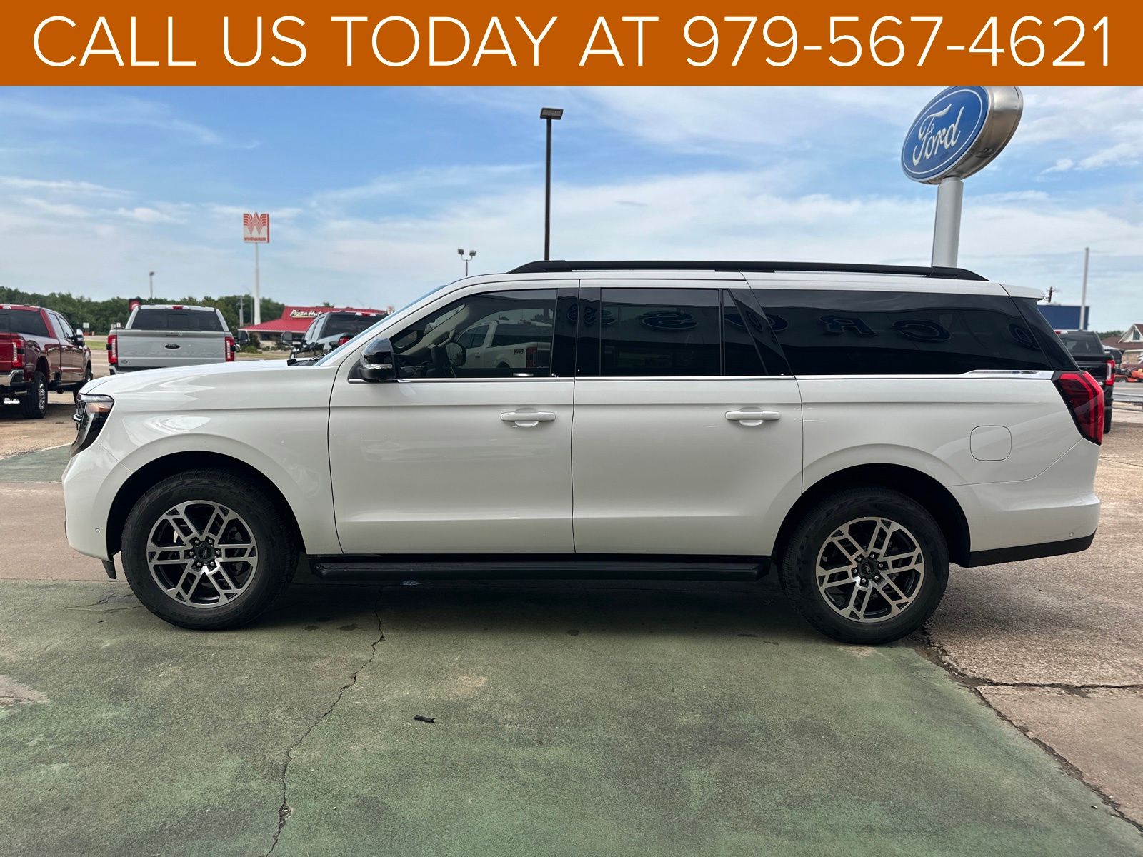 2025 Ford Expedition MAX photo 3