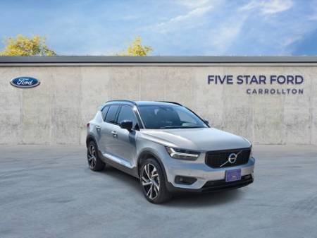 2022 Volvo XC40 R-Design