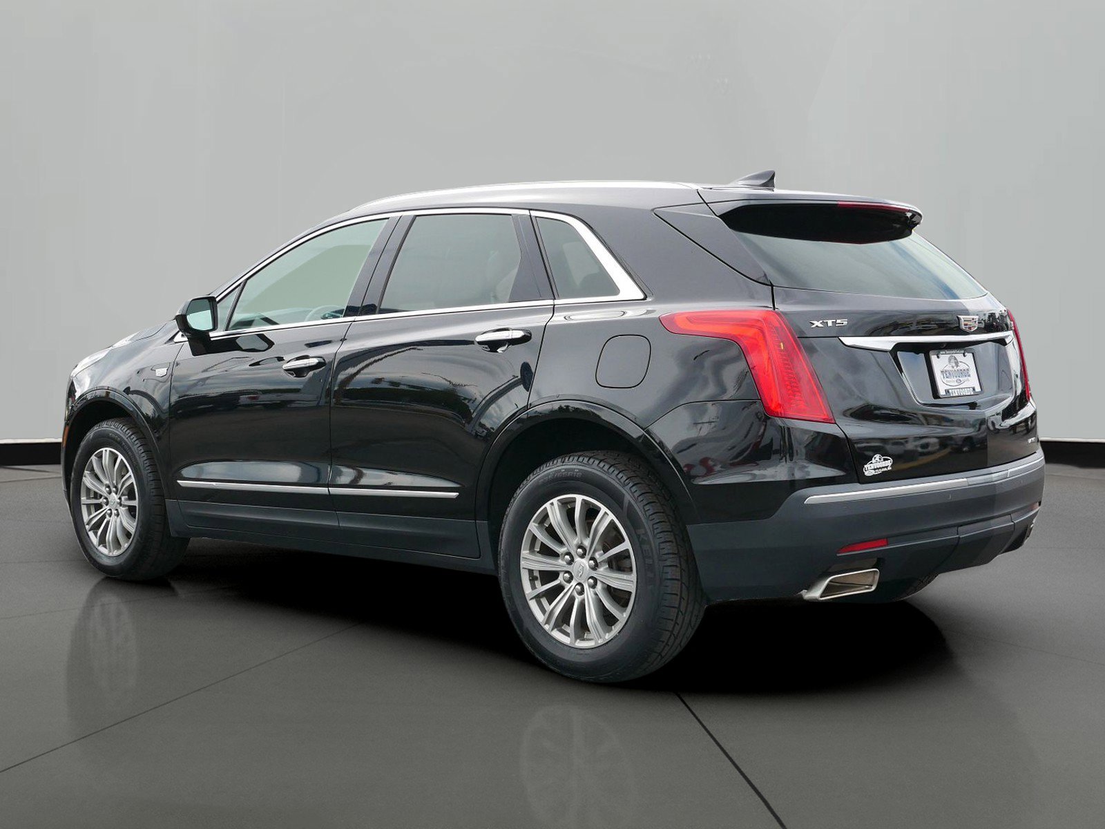 Used 2018 Cadillac XT5 Luxury with VIN 1GYKNDRS4JZ116699 for sale in St. Cloud, Minnesota