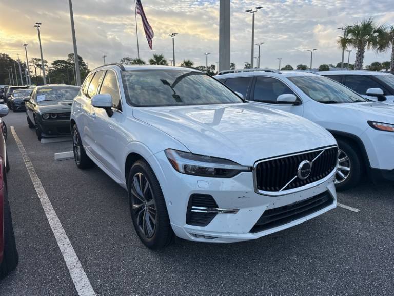 2022 Volvo XC60 B5 Momentum
