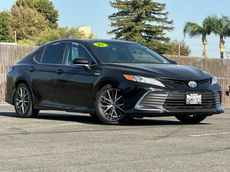 2021 Toyota Camry Hybrid XLE