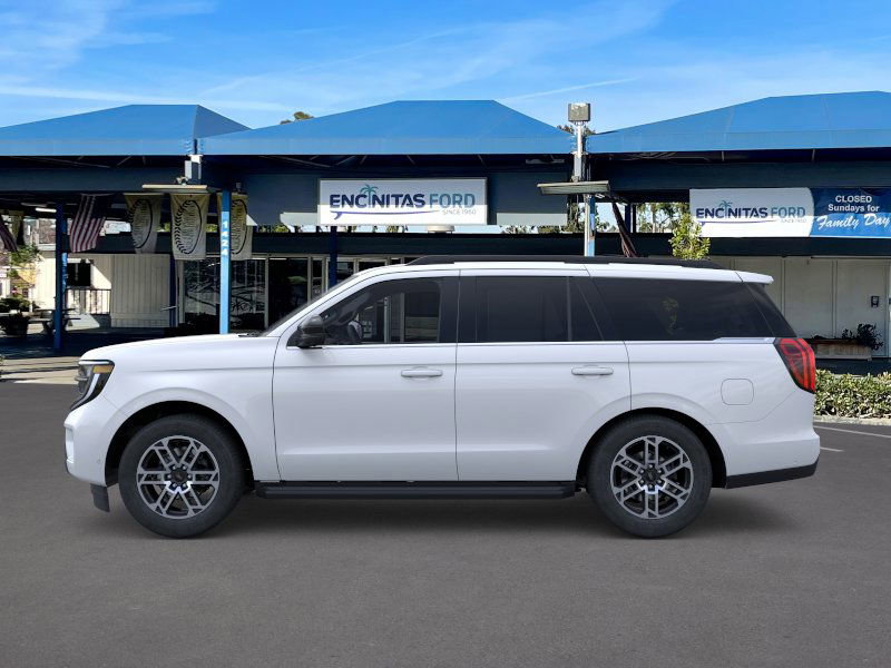 2025 Ford Expedition photo 2