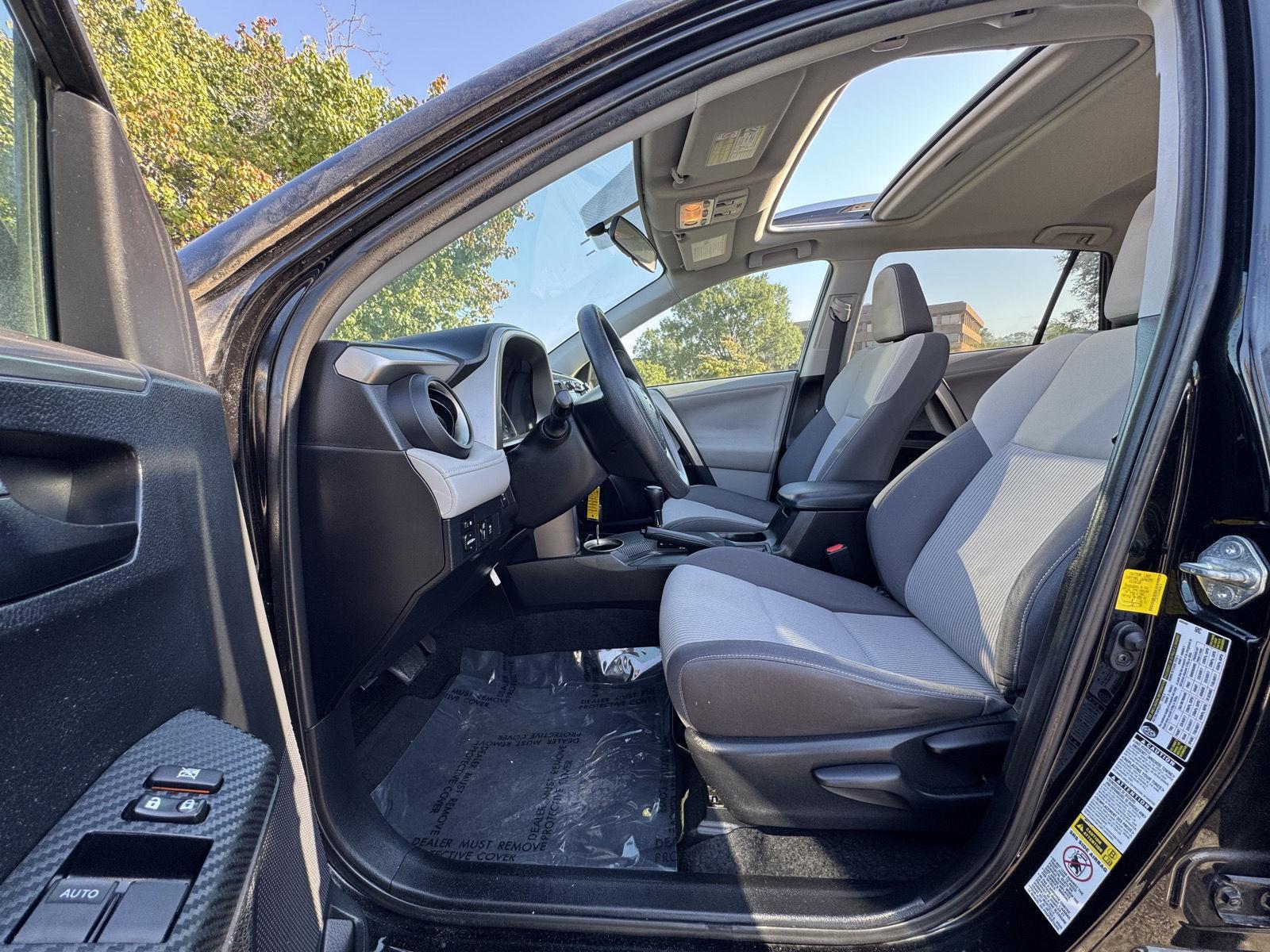 2013 Toyota RAV4 XLE photo 11