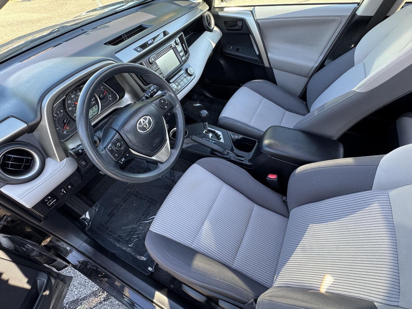 2013 Toyota RAV4 XLE photo 12