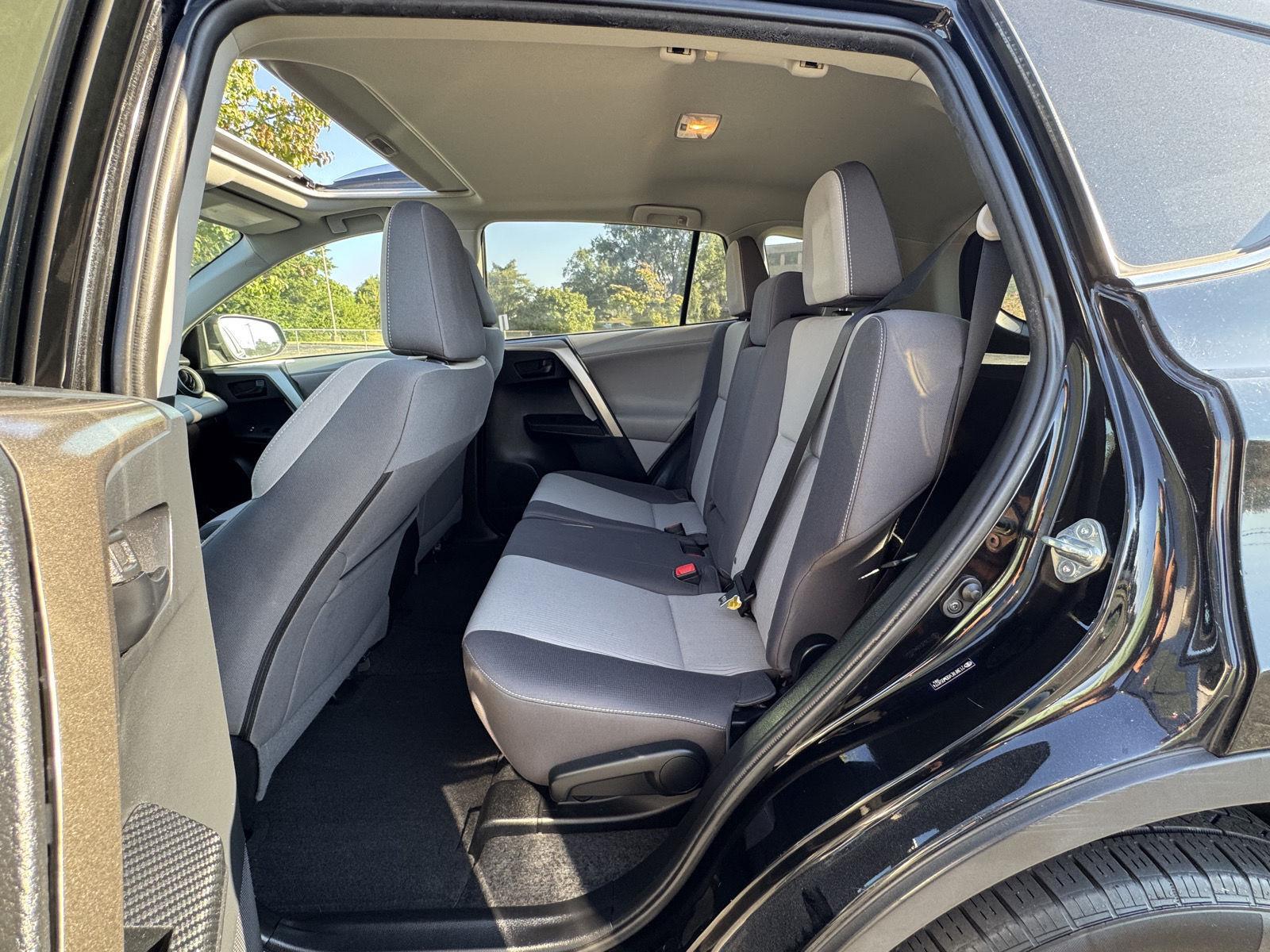 2013 Toyota RAV4 XLE photo 14