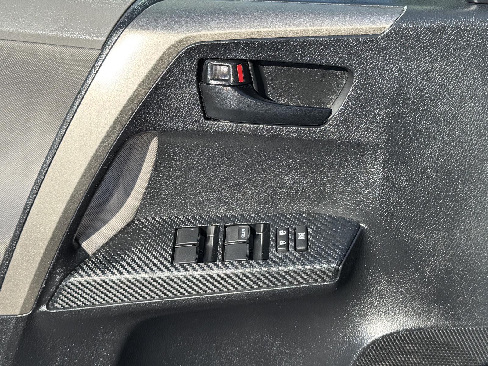 2013 Toyota RAV4 XLE photo 16