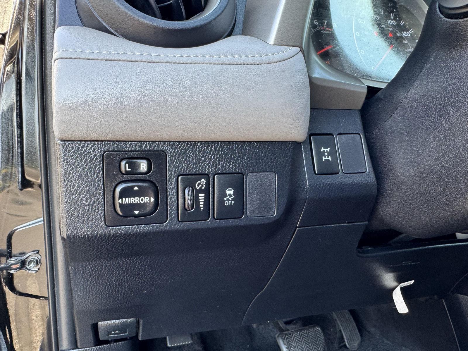 2013 Toyota RAV4 XLE photo 17