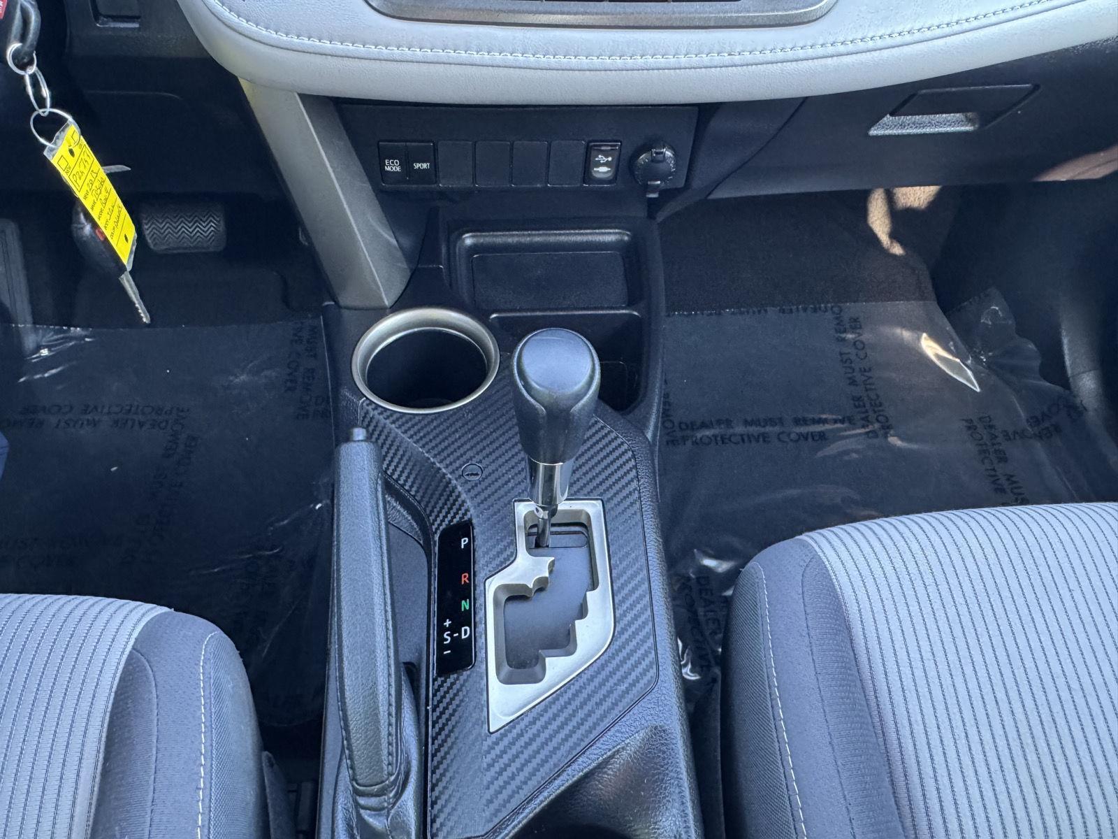 2013 Toyota RAV4 XLE photo 21