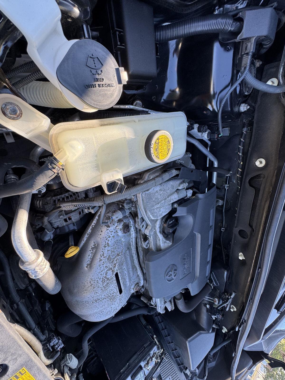 2013 Toyota RAV4 XLE photo 29