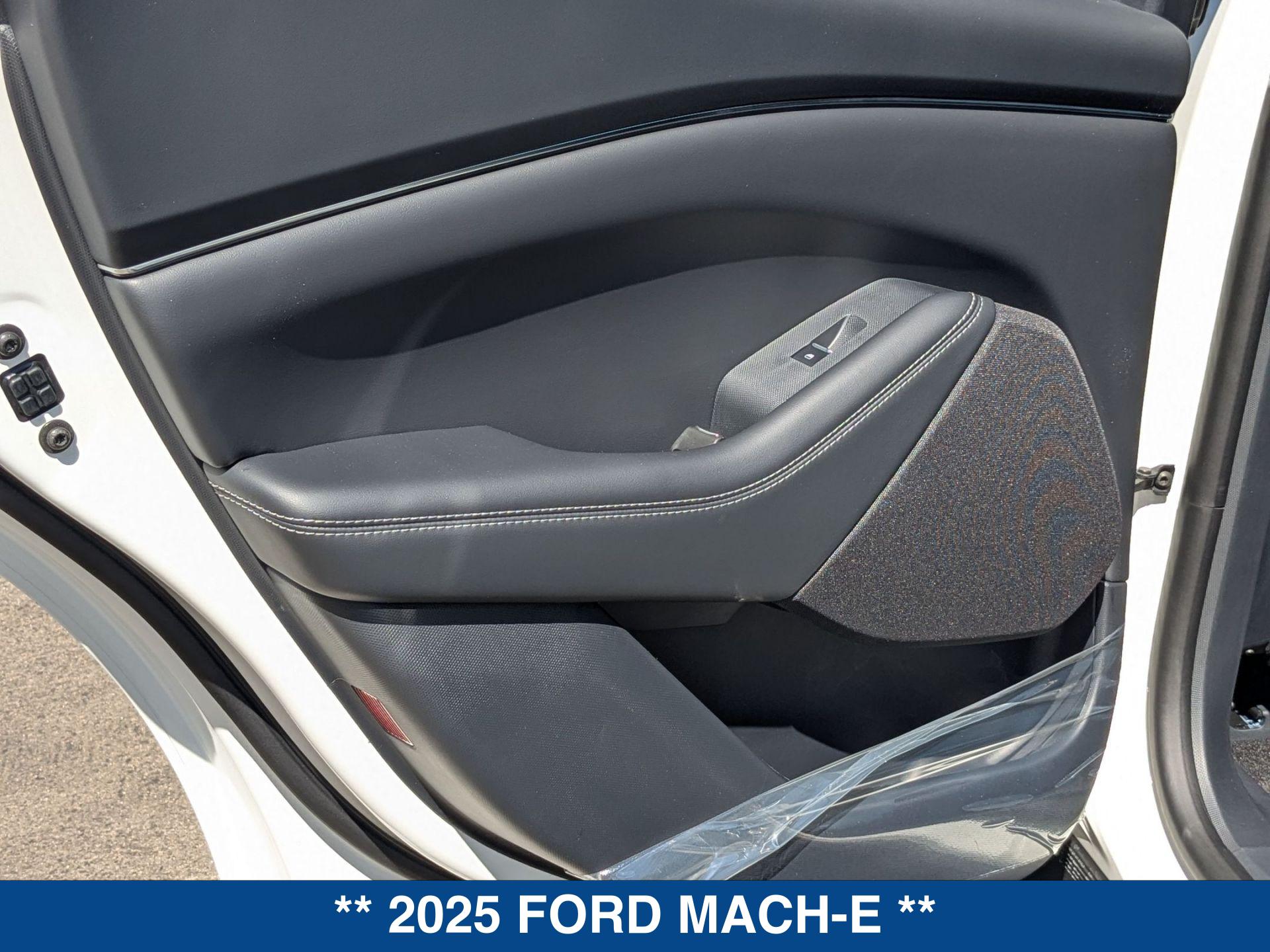 2025 Ford Mustang Mach-E Select photo 18