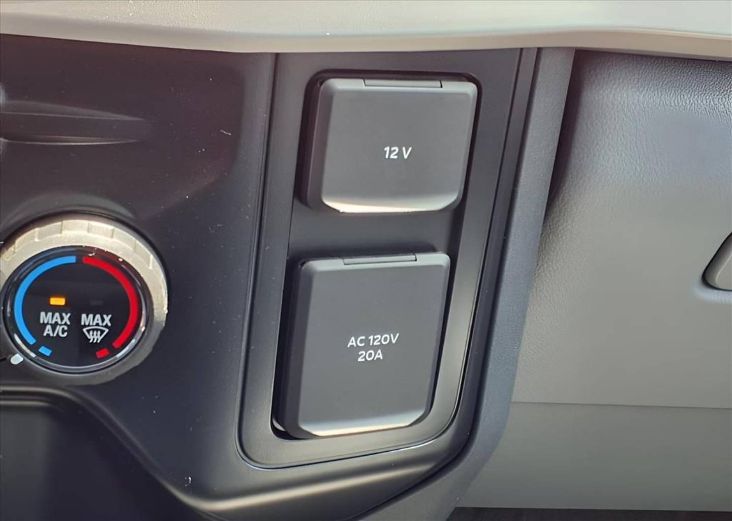 2025 Ford F-350 Super Duty XLT - Photo 15