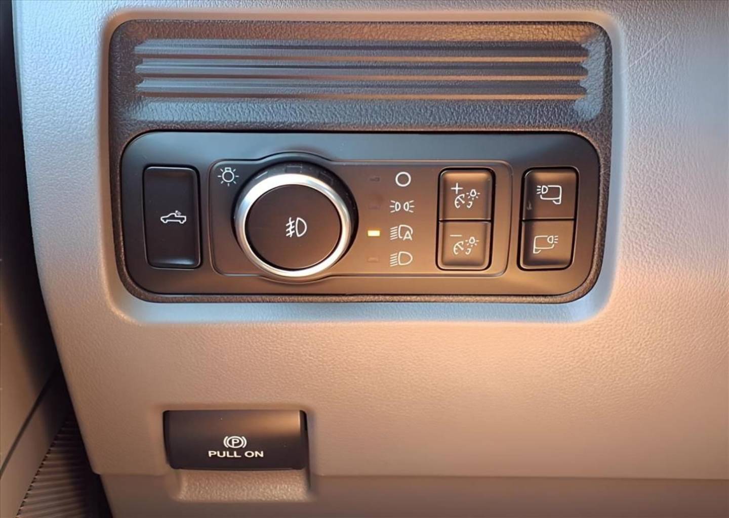 2025 Ford F-350 Super Duty XLT - Photo 18