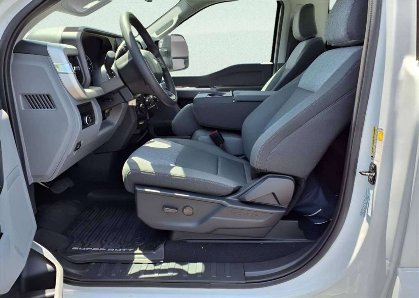 2025 Ford F-350 Super Duty XLT - Photo 22