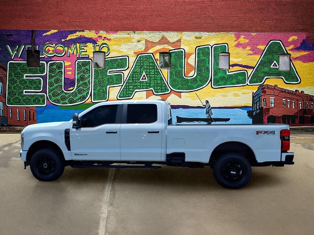 2025 Ford F-350 photo 2