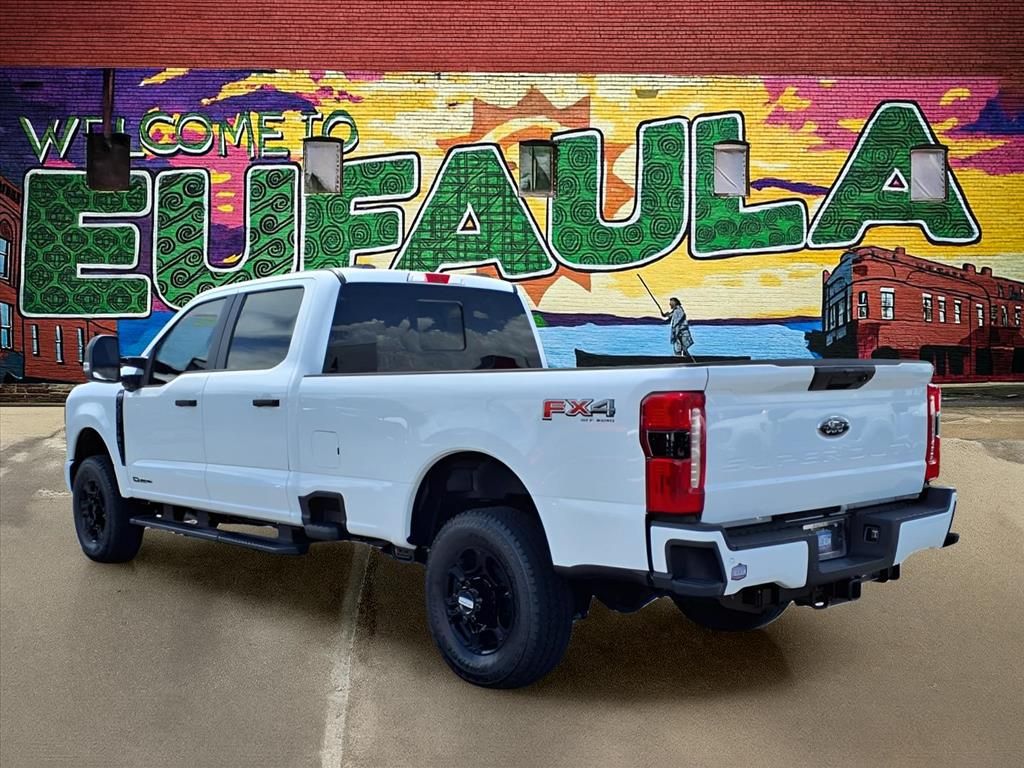 2025 Ford F-350 photo 3