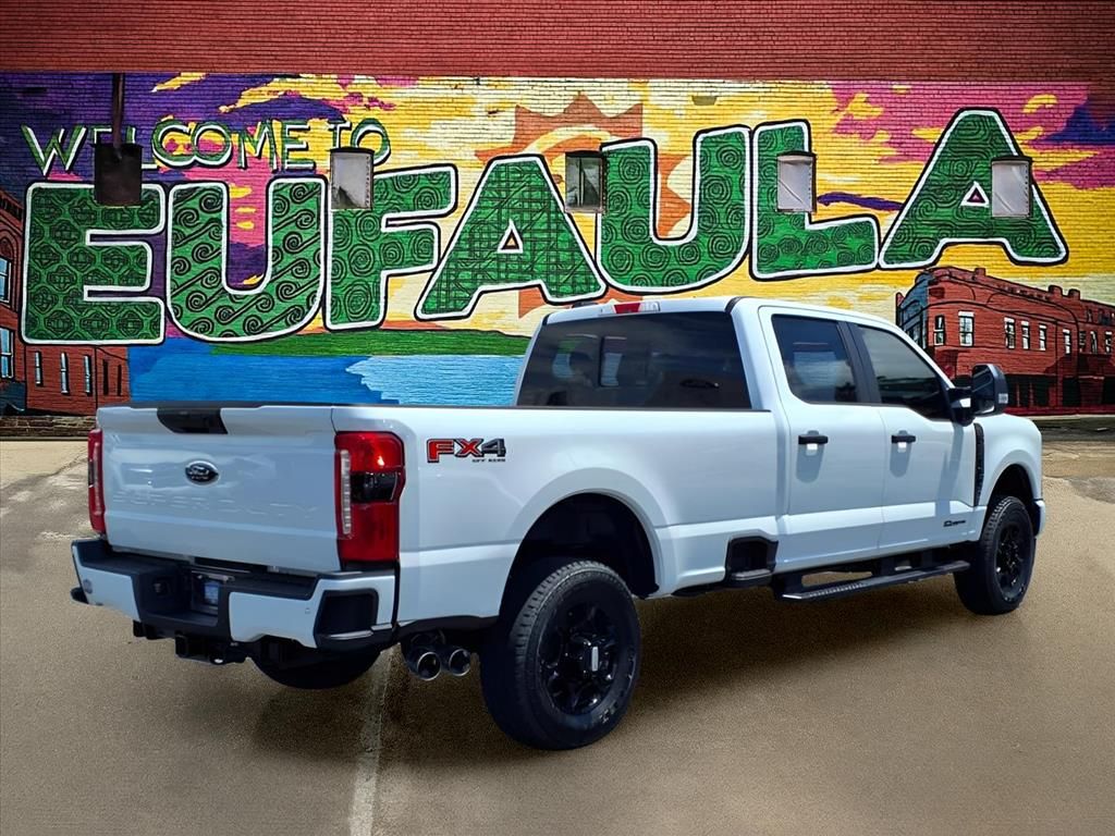 2025 Ford F-350 photo 5