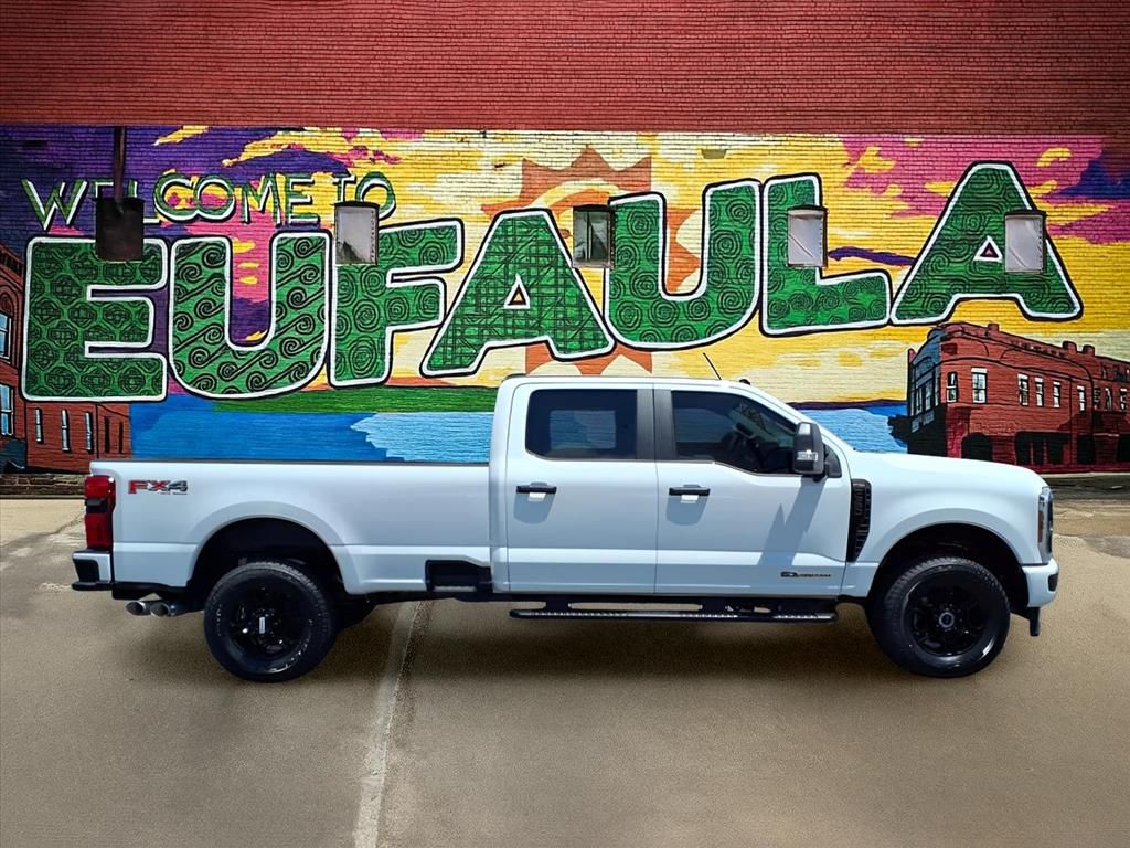 2025 Ford F-350 photo 6