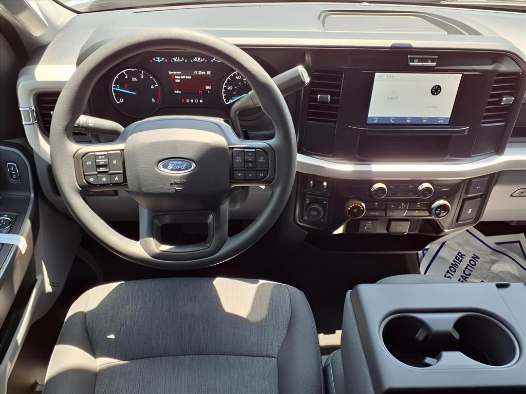 2025 Ford F-350 photo 7