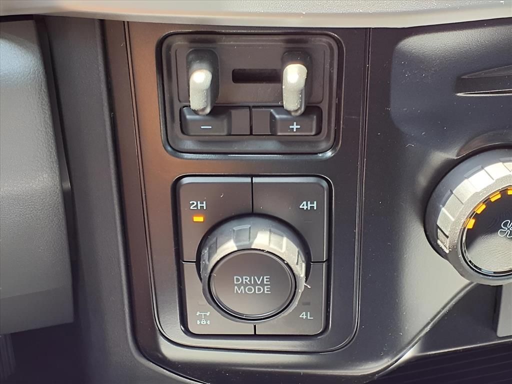 2025 Ford F-350 photo 13