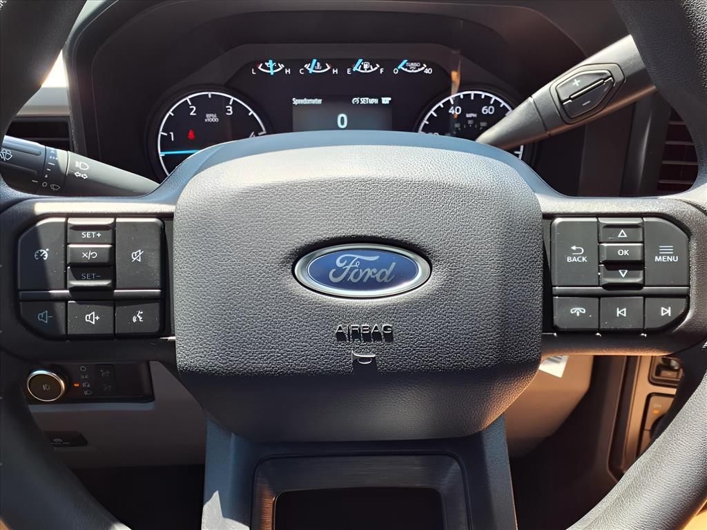 2025 Ford F-350 photo 16