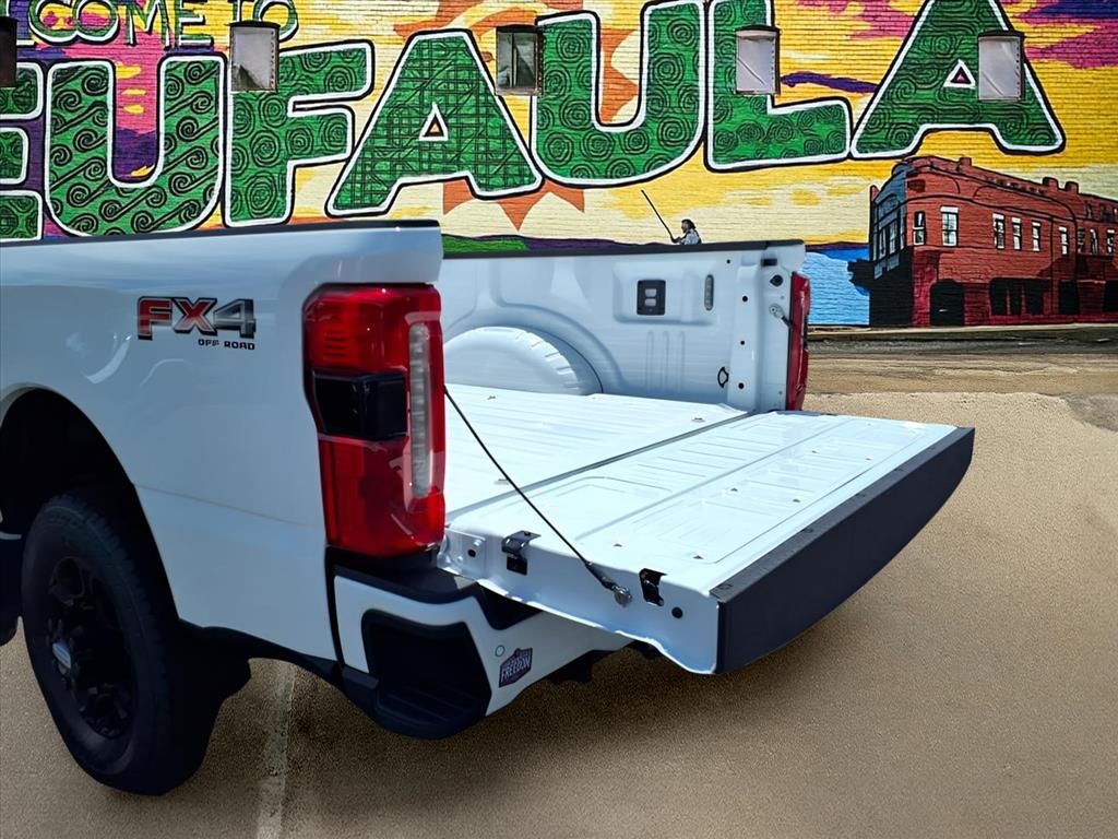 2025 Ford F-350 photo 22